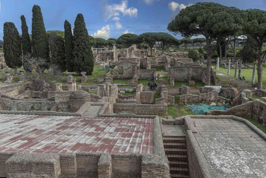 Italia - Ostia 31 - parque arqueológico de Ostia Antica.jpg